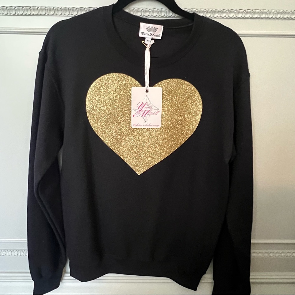 NWT Yvette Mandell Small Black with Gold Heart Sweatshirt. ⭐️💕